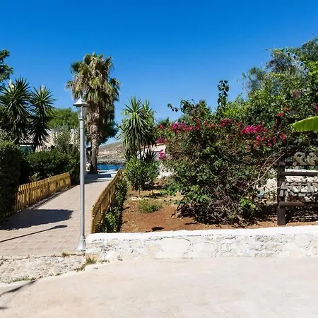 Proto Helidoni - A Cozy Beachfront Villa