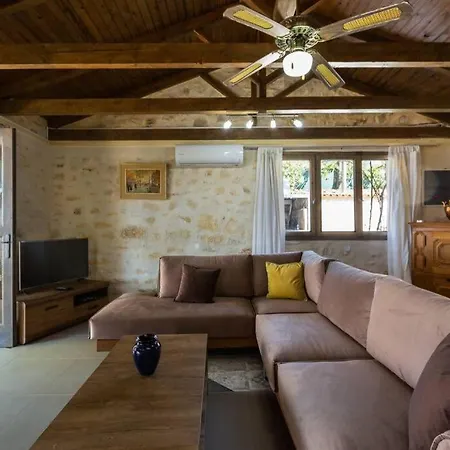 Proto Helidoni - A Cozy Beachfront * Petres (Rethymno)
